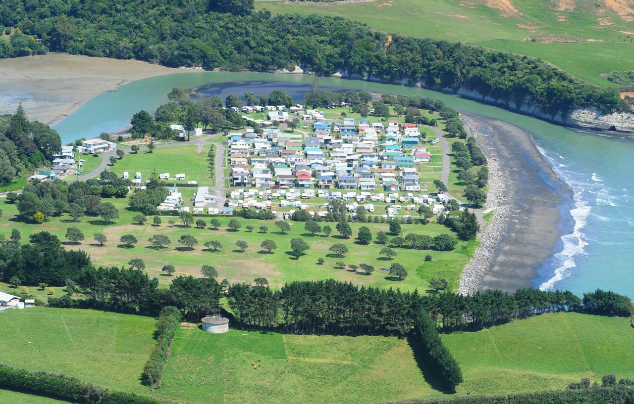 Urenui Beach Camp Экстерьер фото