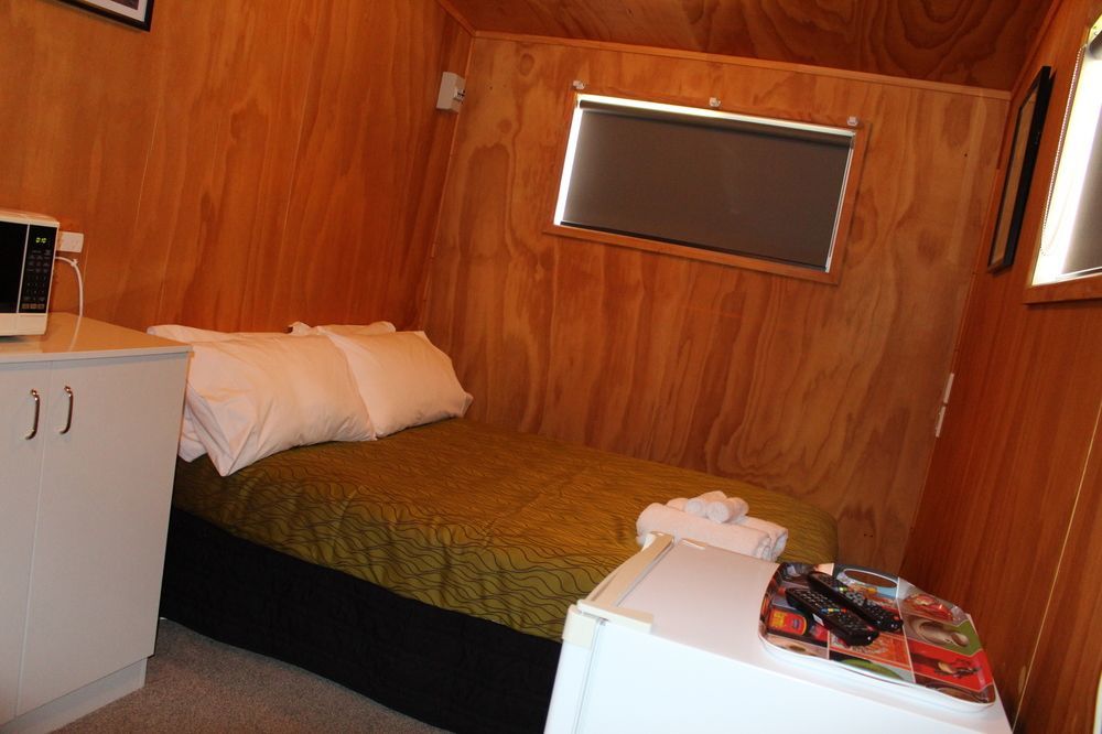 Urenui Beach Camp Экстерьер фото